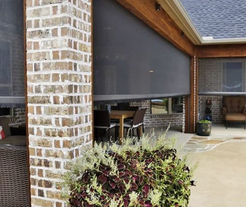 Hurricane shade installation on a brick-column patio